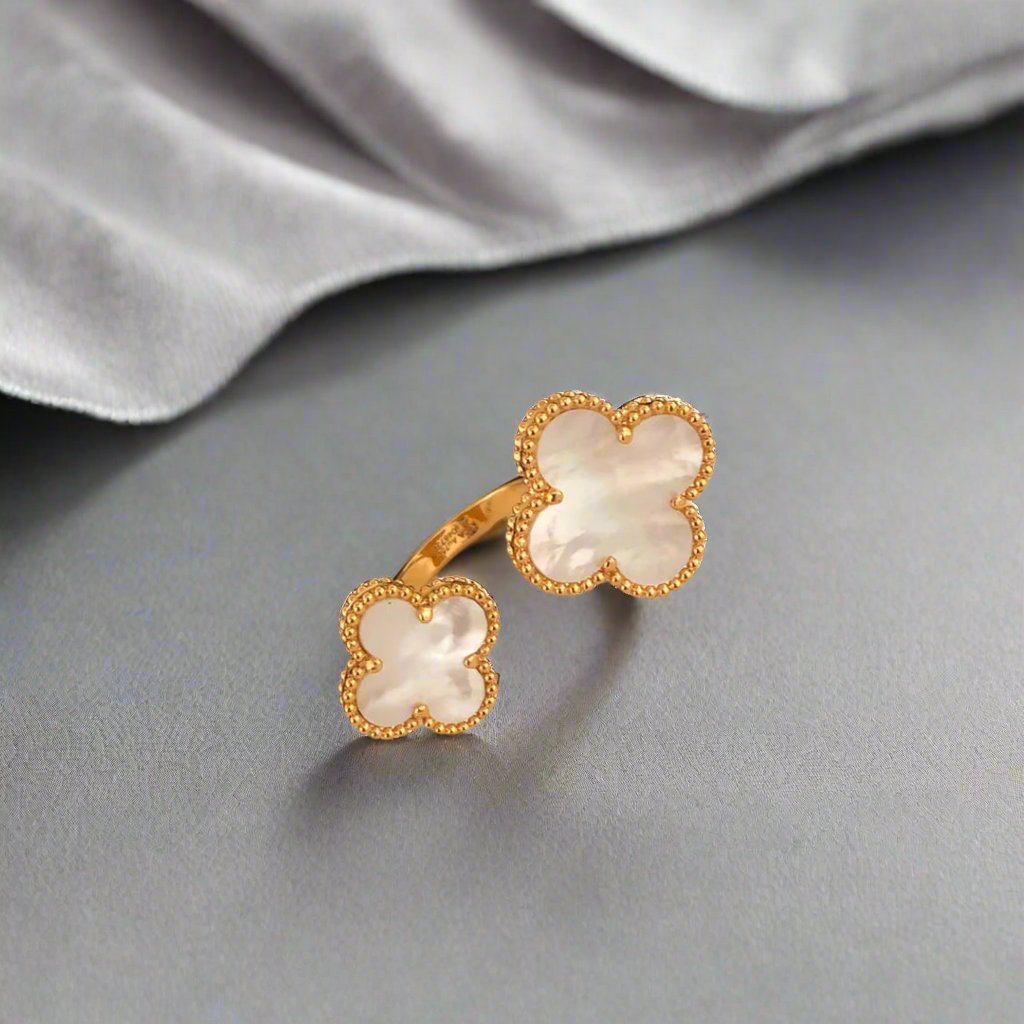 18K Celestial Magic Alhambra Mother Of Pearls Clover Ring