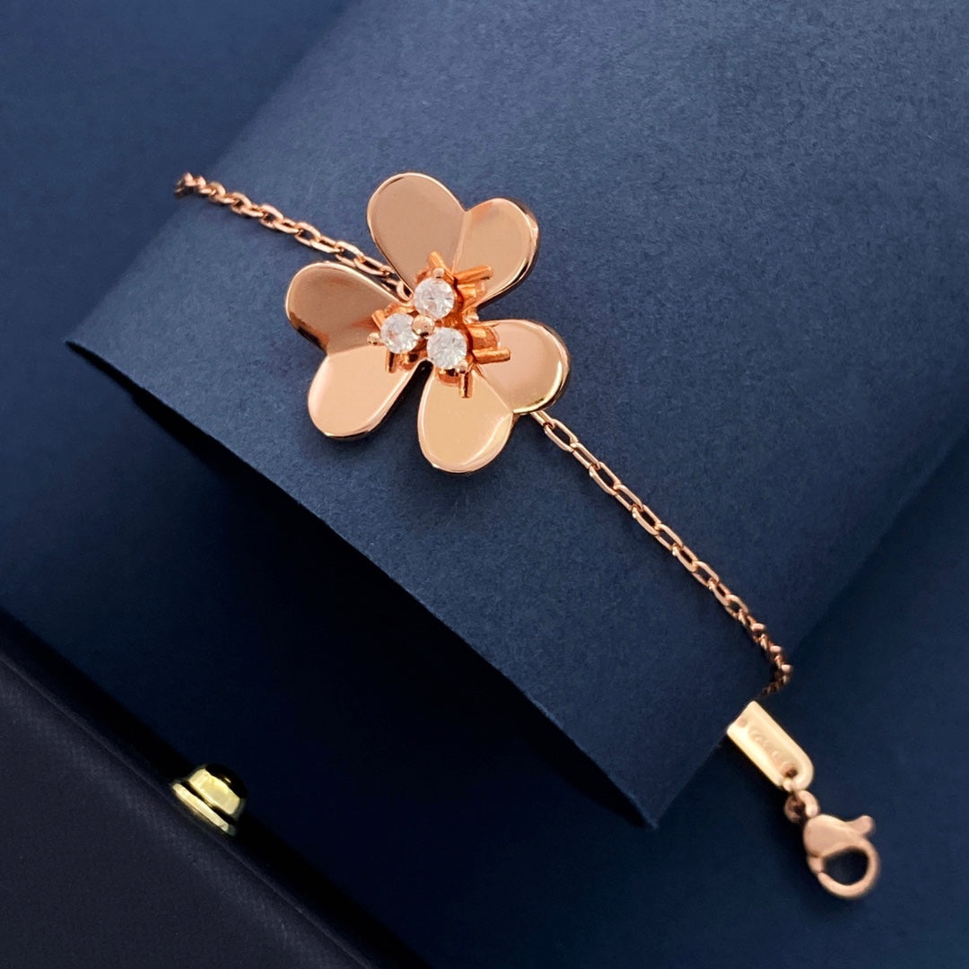 18K Celestial Frivole Medium Clover Bracelet