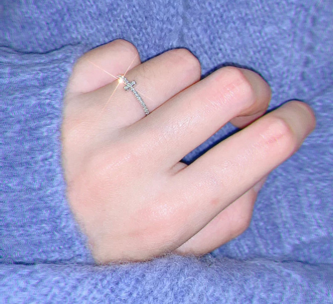 18K Celestial T Diamond Wire  Ring