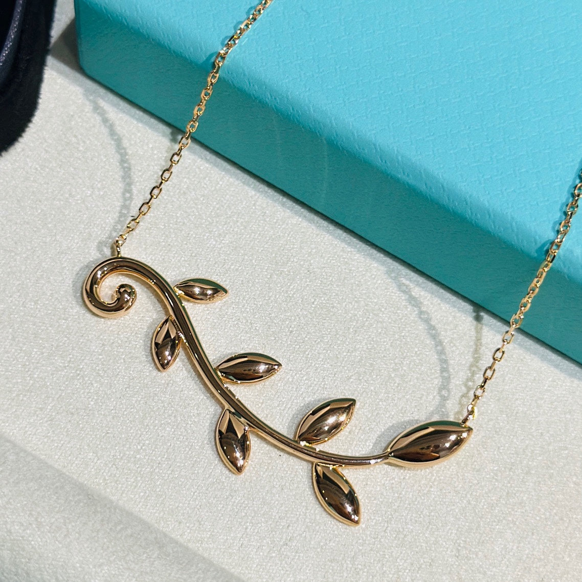 18K Celestial T Olive Leaf Vine Pendant Necklace