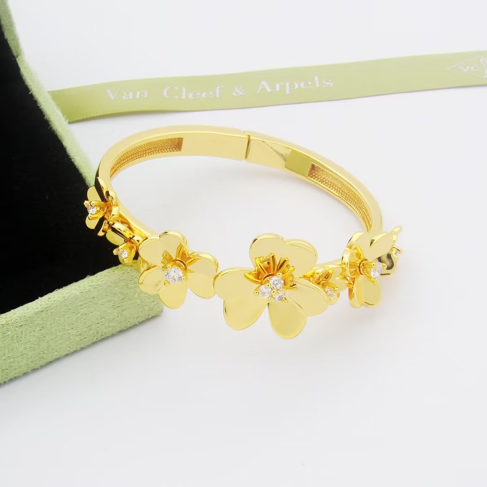 18K Celestial Frivole Seven Flowers Bracelet