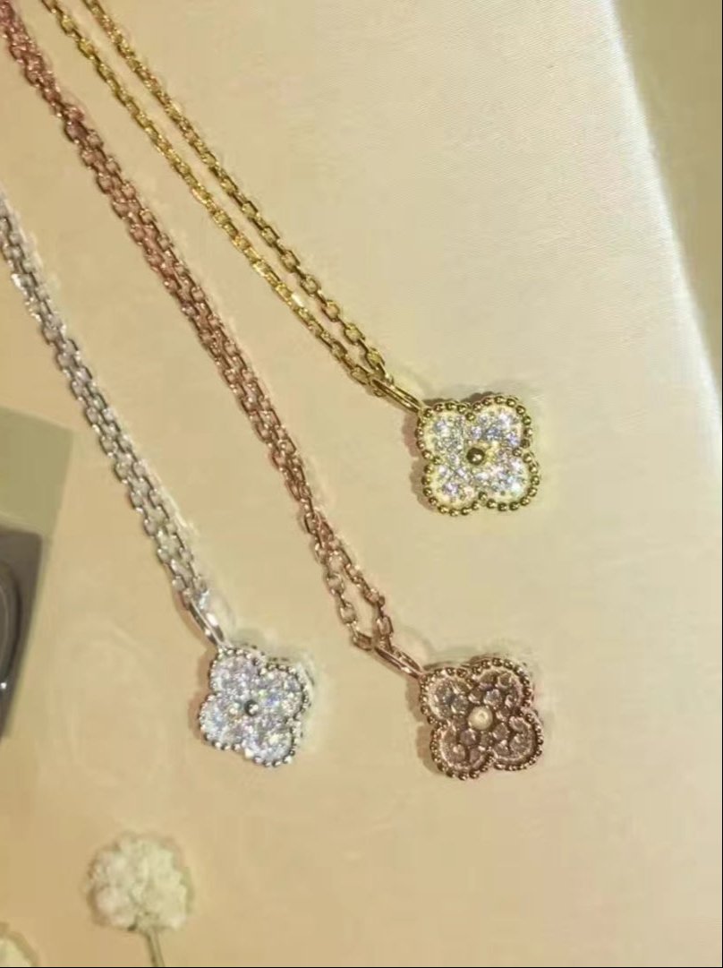 18K Celestial Rose Gold Sweet Alhambra Diamond Necklace