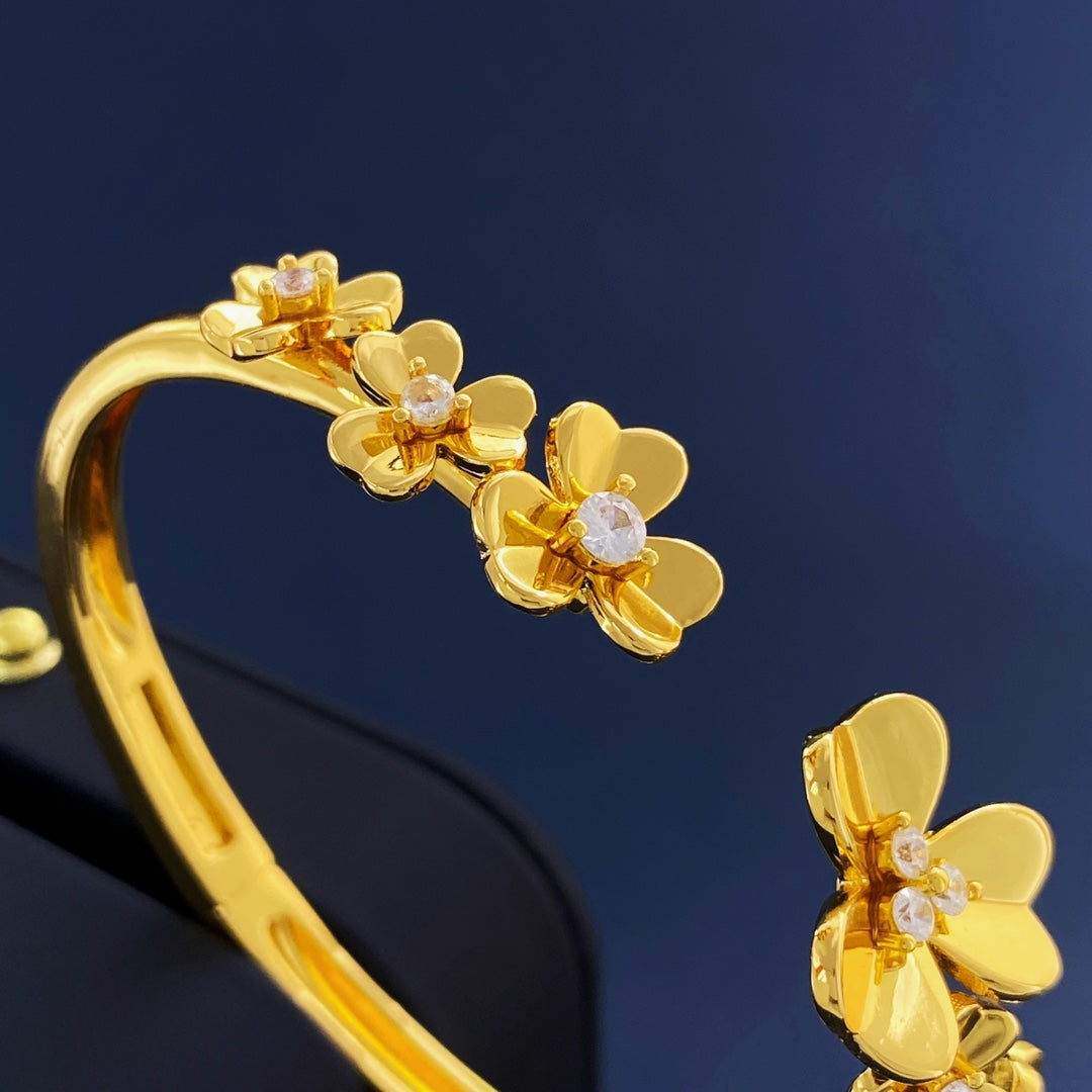 18K Celestial Frivole Seven Flowers Bracelet