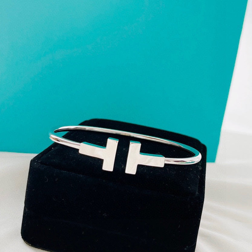 18K Celestial T Wire Bracelet