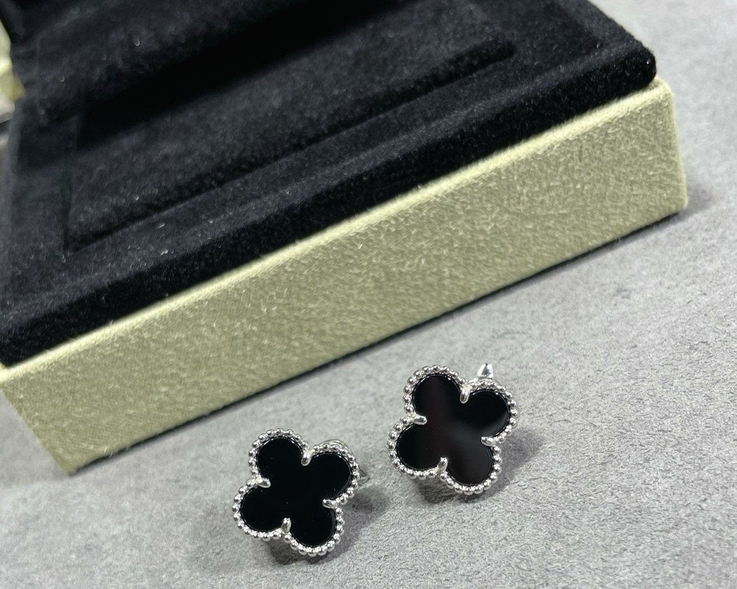 18K Celestial Vintage Alhambra Black Earrings