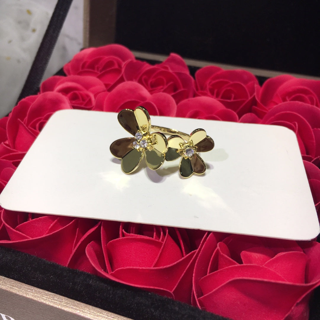 18K Celestial Frivole Between the Finger Ring