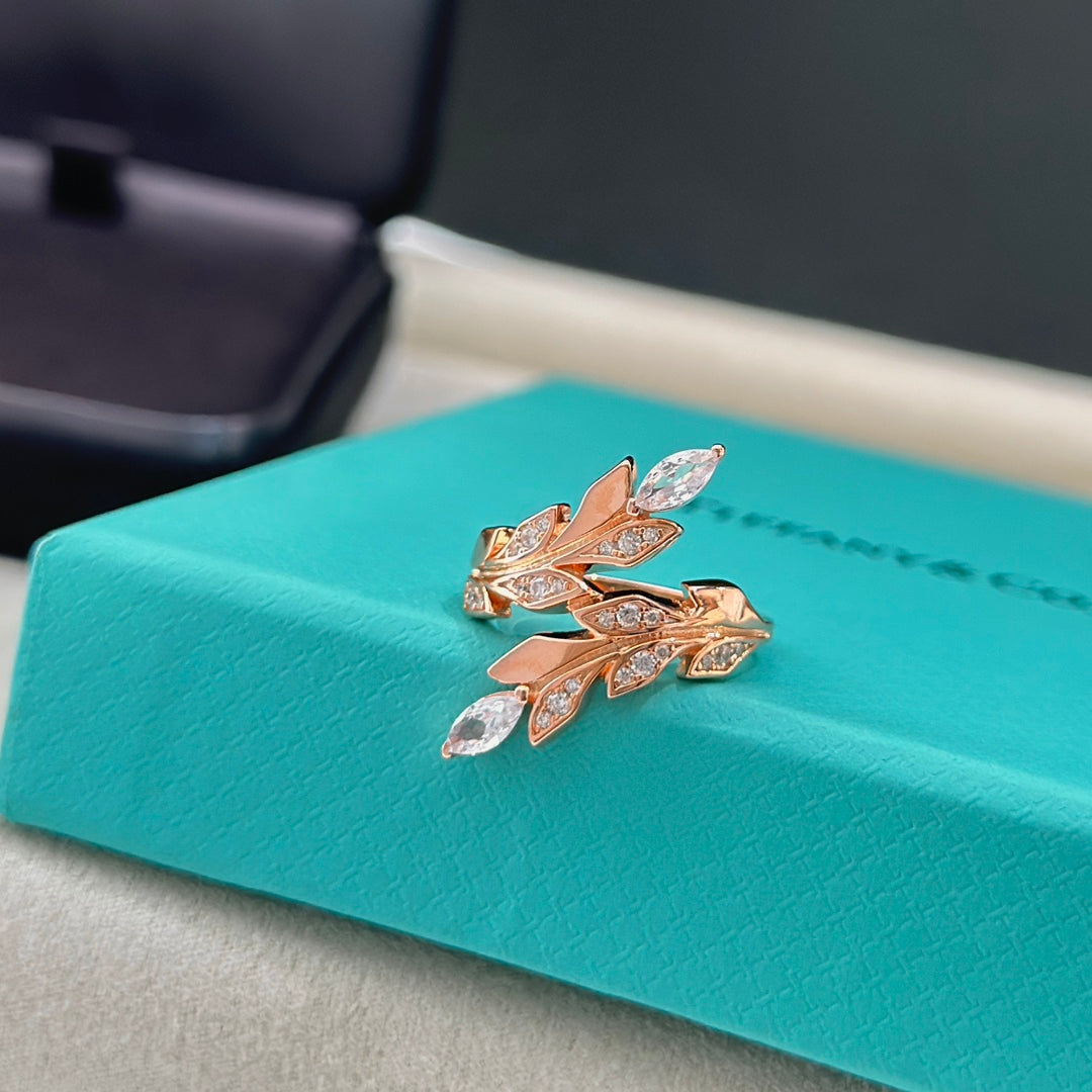 18K Celestial T Victoria Vine Bypass Ring