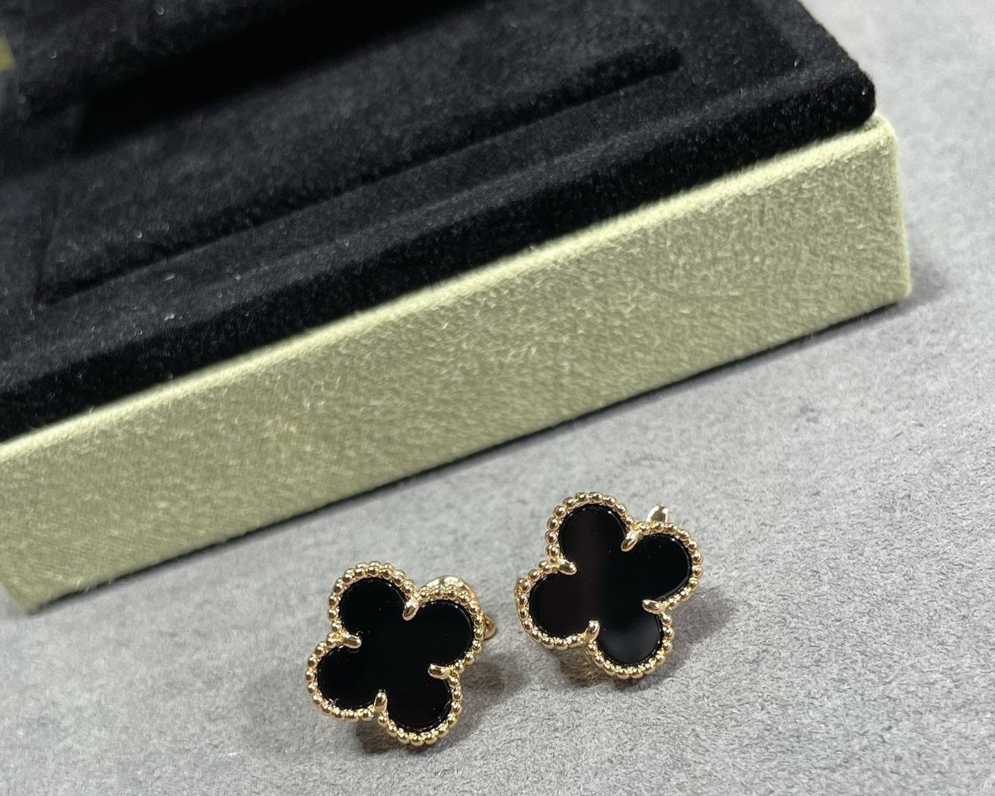 18K Celestial Vintage Alhambra Black Earrings