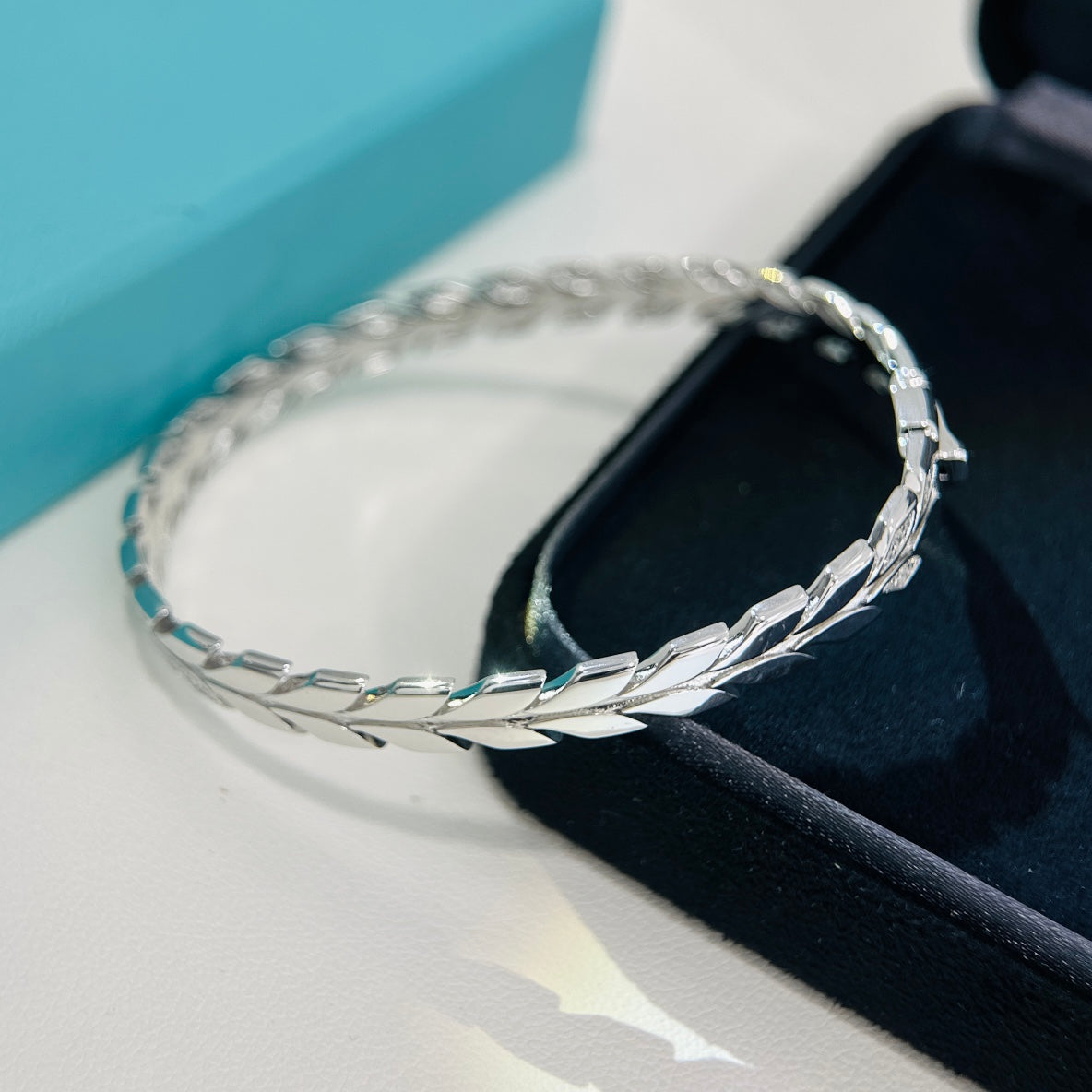 18K Celestial T Victoria Vine Diamonds Bracelet