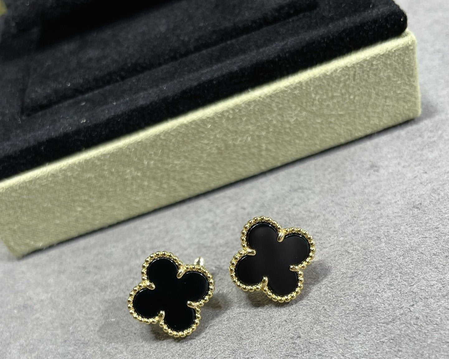 18K Celestial Vintage Alhambra Black Earrings