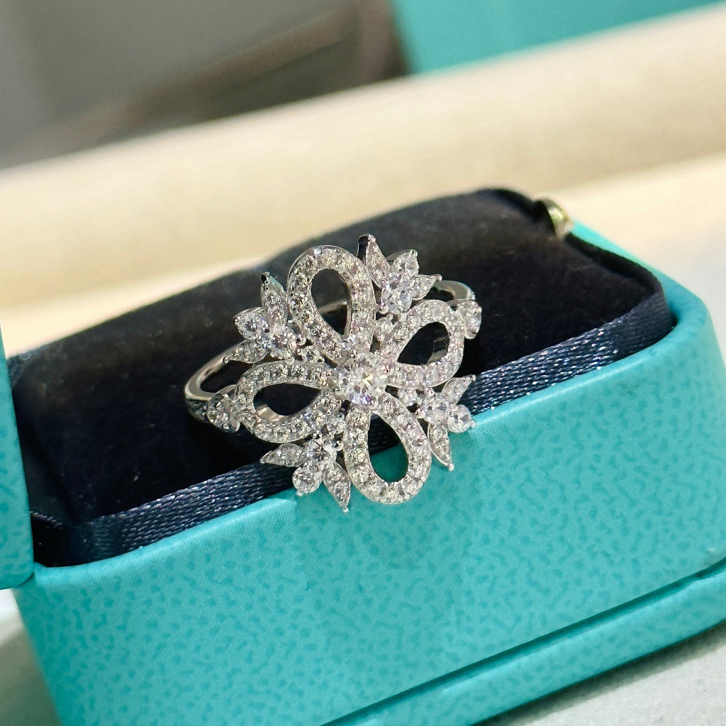 18K Celestial T Vinatge Flower Ring