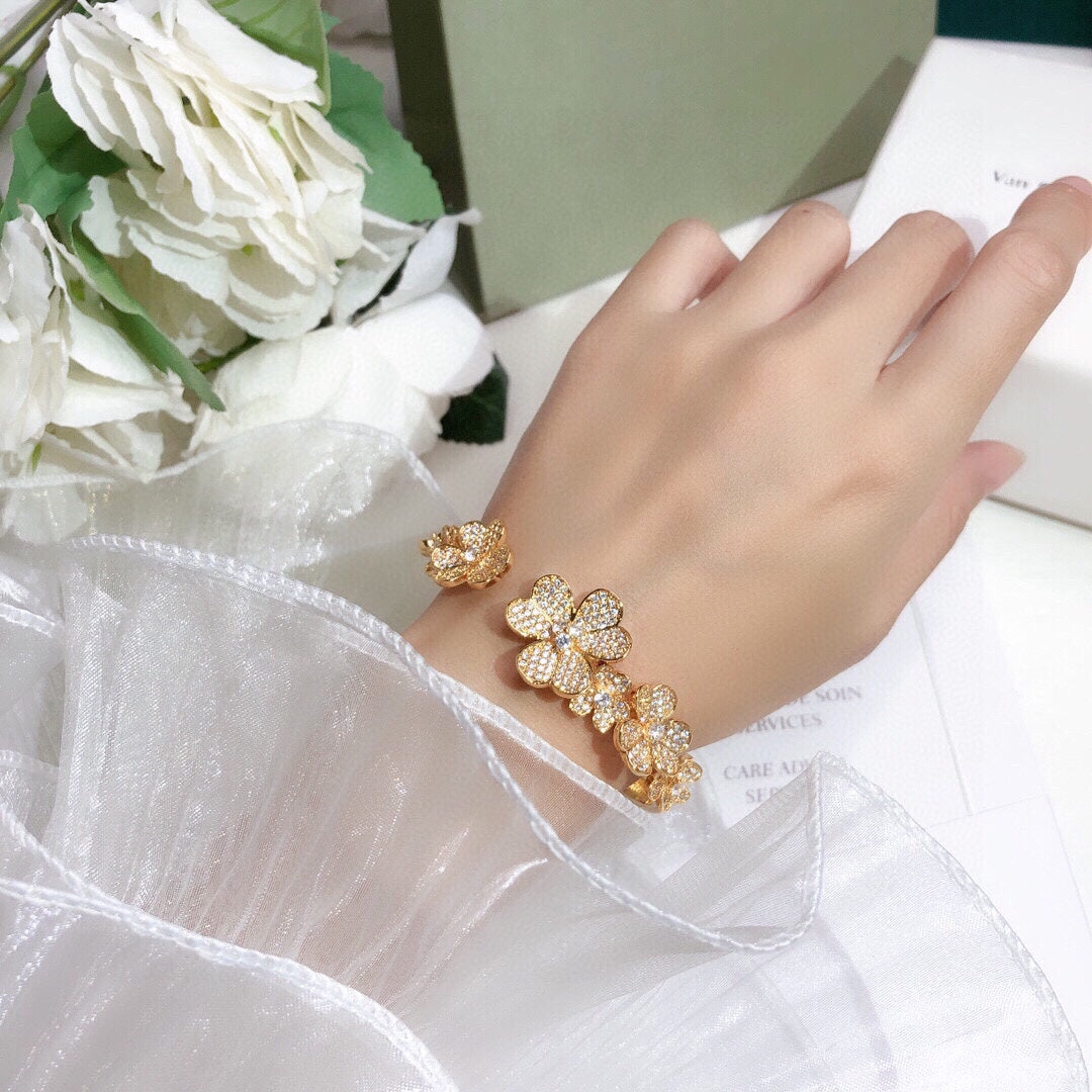 18K Celestial Frivole Seven Flowers Diamonds Bracelet