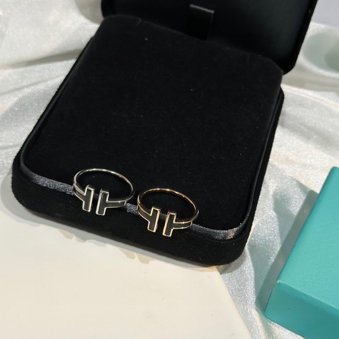 18K Celestial T Black Onyx Wire Ring